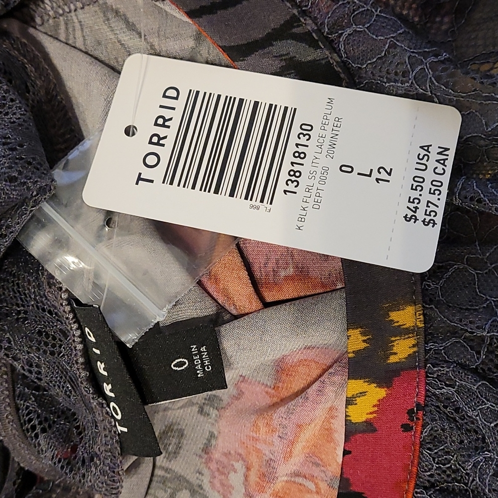 NWT gray with red floral blouse - Picture 4 of 4
